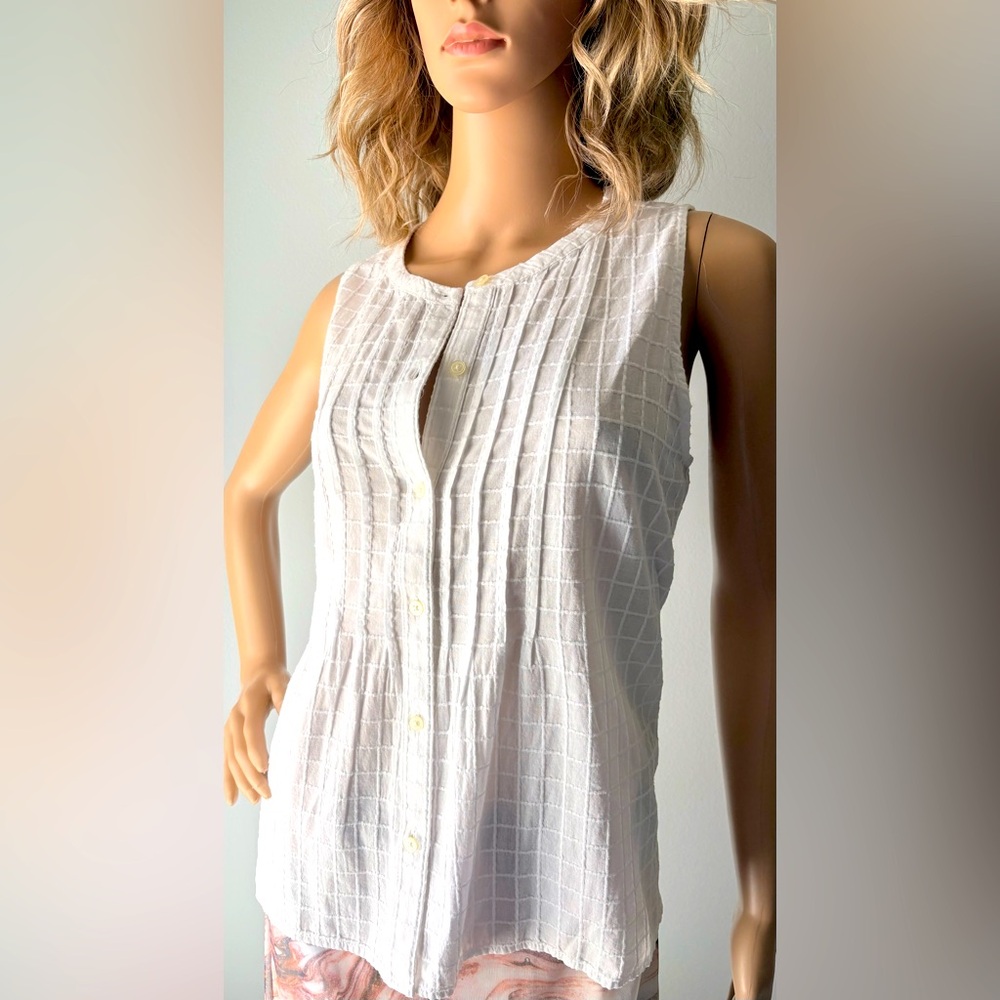 LOFT Pintucked Button Shell Front Tab collar. Sleeveless. Size MP